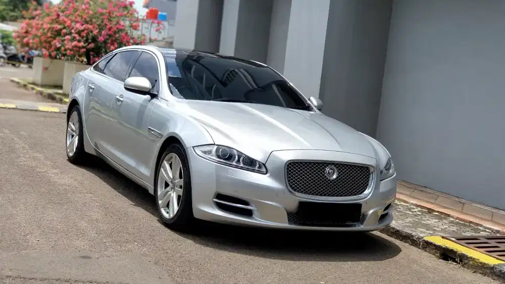 [ ANTIK LOW KM ] Jaguar XJL 3.0 V6 AWD Fullspec AT 2013/2014