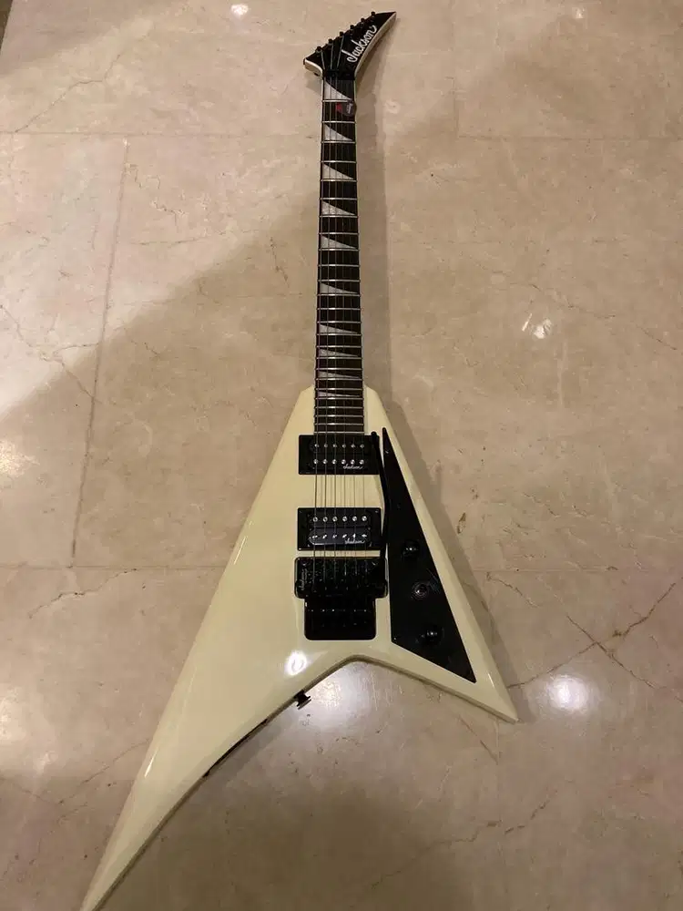 Jackson King V JS32 White Floyd Rose Original – Metal Guitar