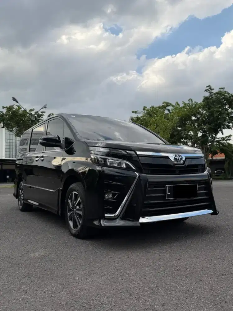 Toyota Voxy 2.0 2018 matic
