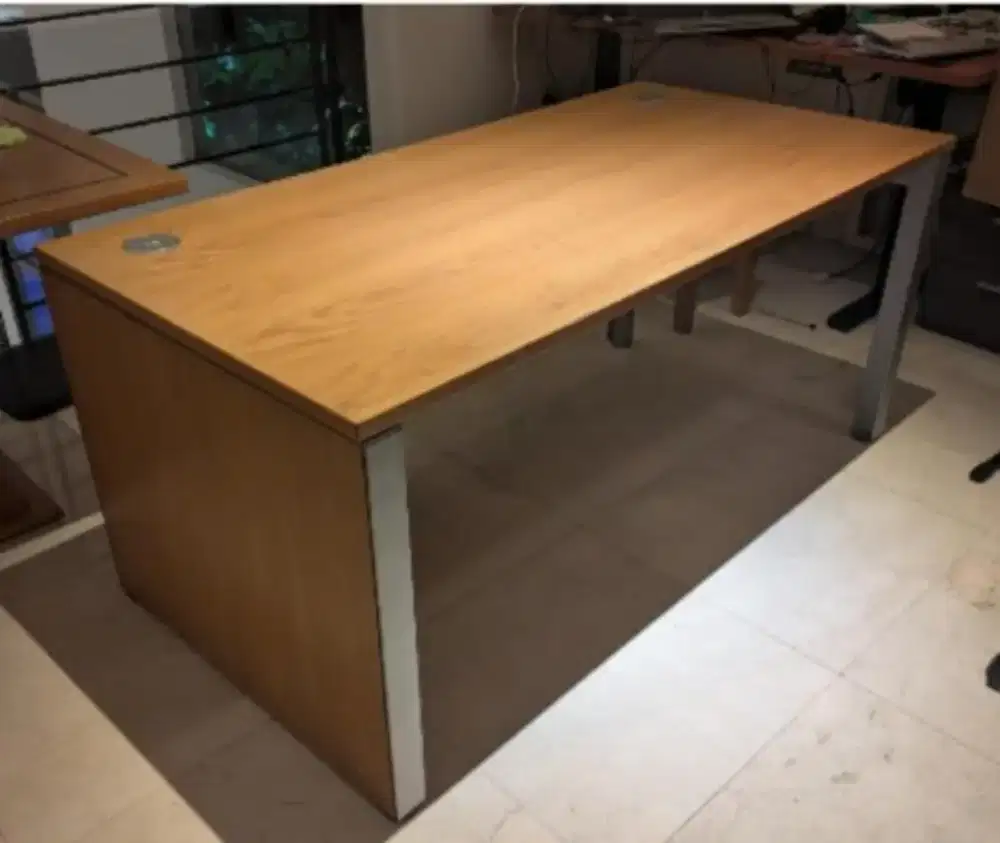 Meja kerja kayu tebal 3cm kaki besi
