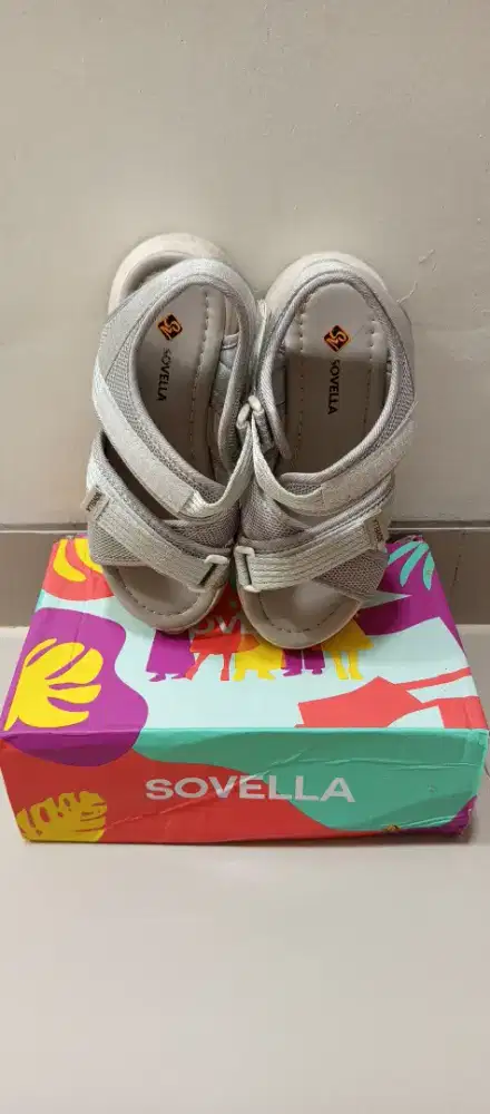 Sendal tinggi warna abu abu