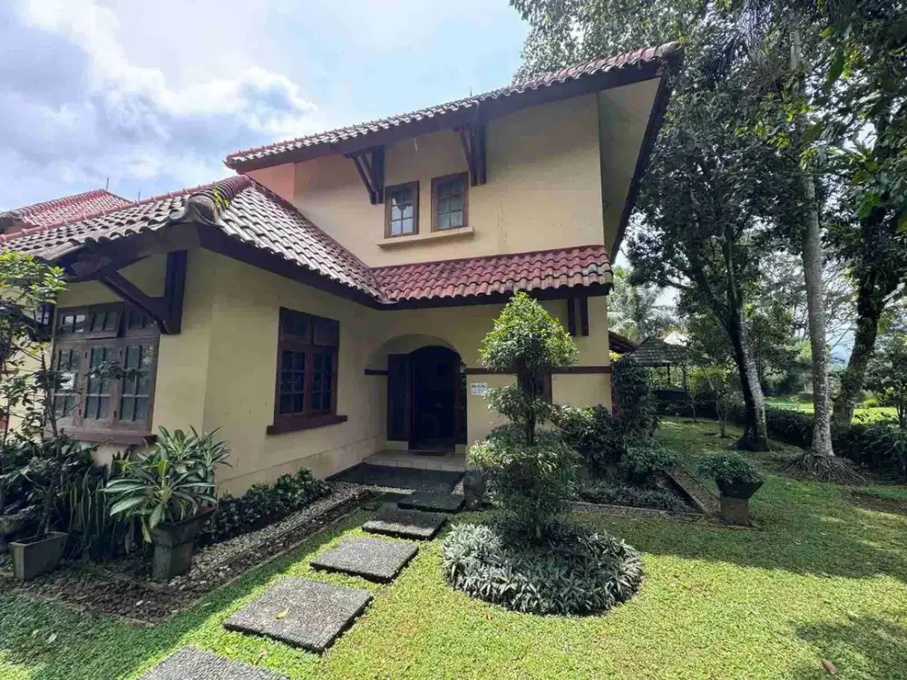 Jual rumah rasa villa.rumah asri amam dan nyaman di Rancamaya Golf Estate.