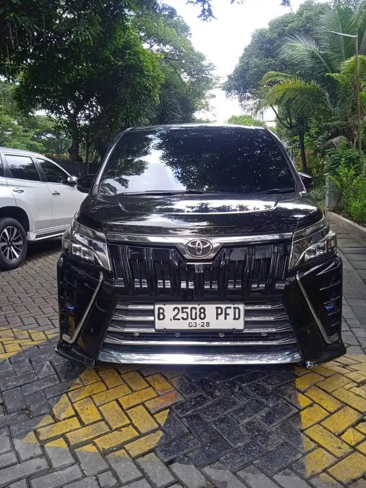 Juan Toyota Voxy 2018 – MPV Premium, Nyaman & Siap Pakai