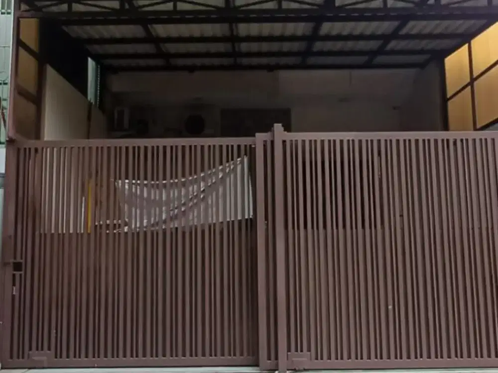 Dijual Rumah 3,5 Lantai Jakarta Barat SHM, 5 Kamar, Hadap Timur, Harga Nego