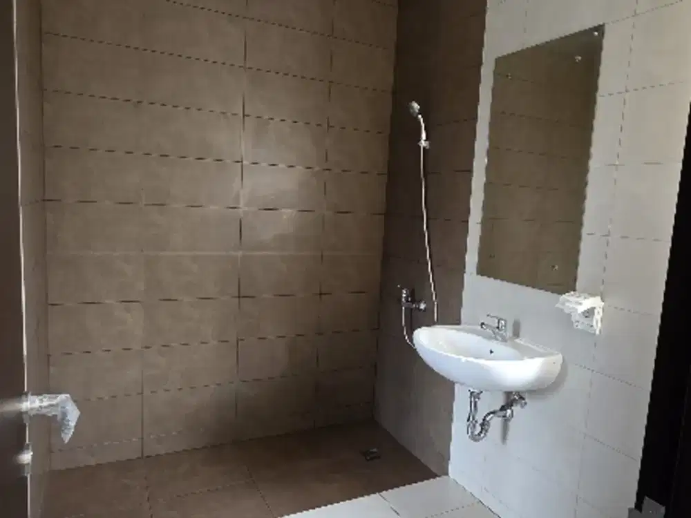 Disewakan Rumah Baru di  cluster regia residence