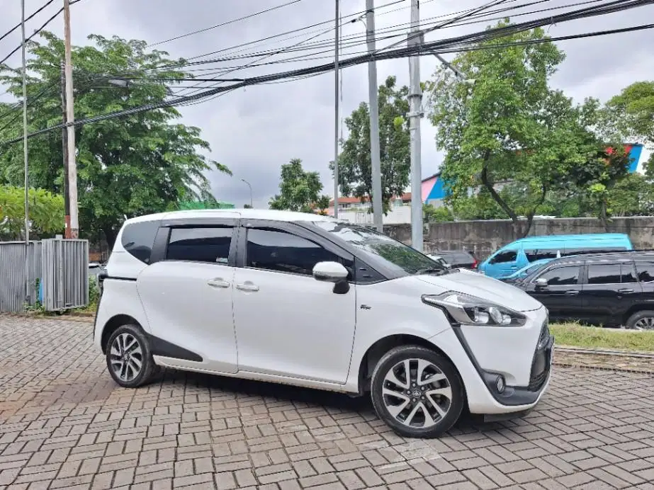 DP MURAH Toyota Sienta 1.5 V Bensin-AT 2017  CBOCB