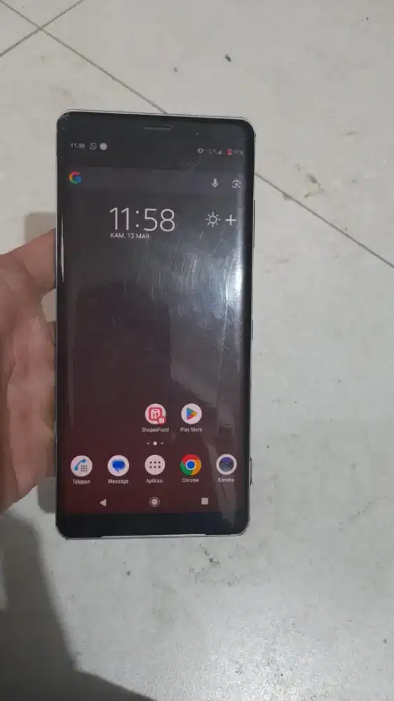 Xperia xz3 layar LCD AMAN retak helai fungsi normal hampir ga keliatan