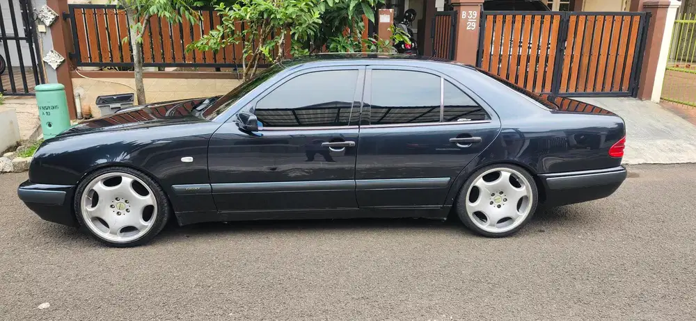 Mercedes-Benz  W210 E230 1997 AT