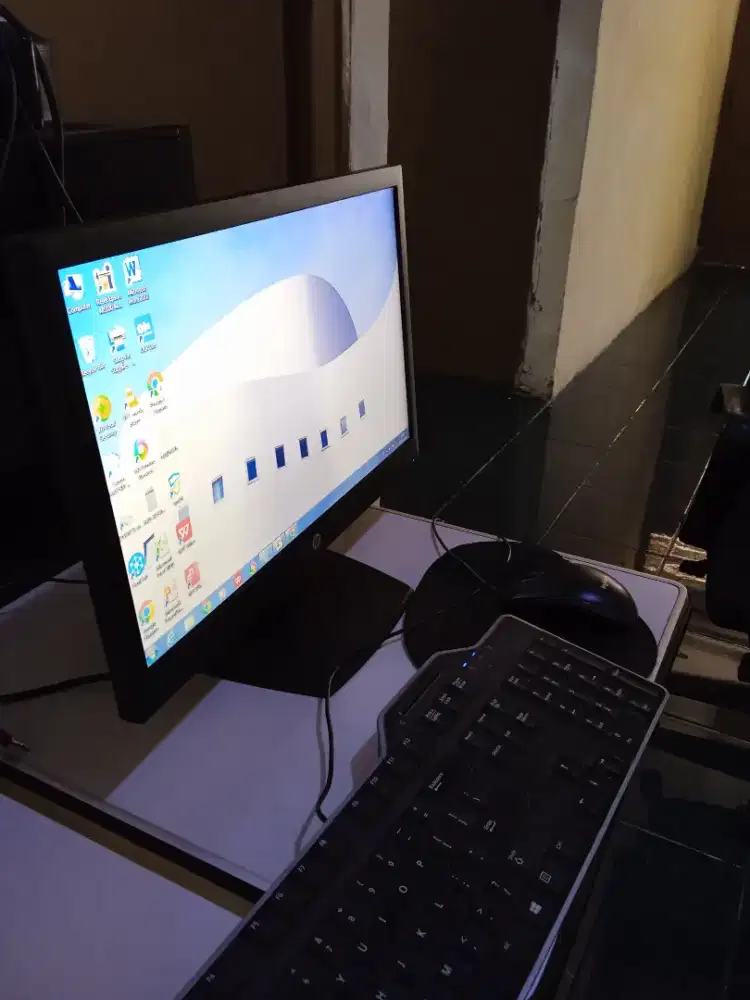 Dijual monitor HP V194 second 19 inc