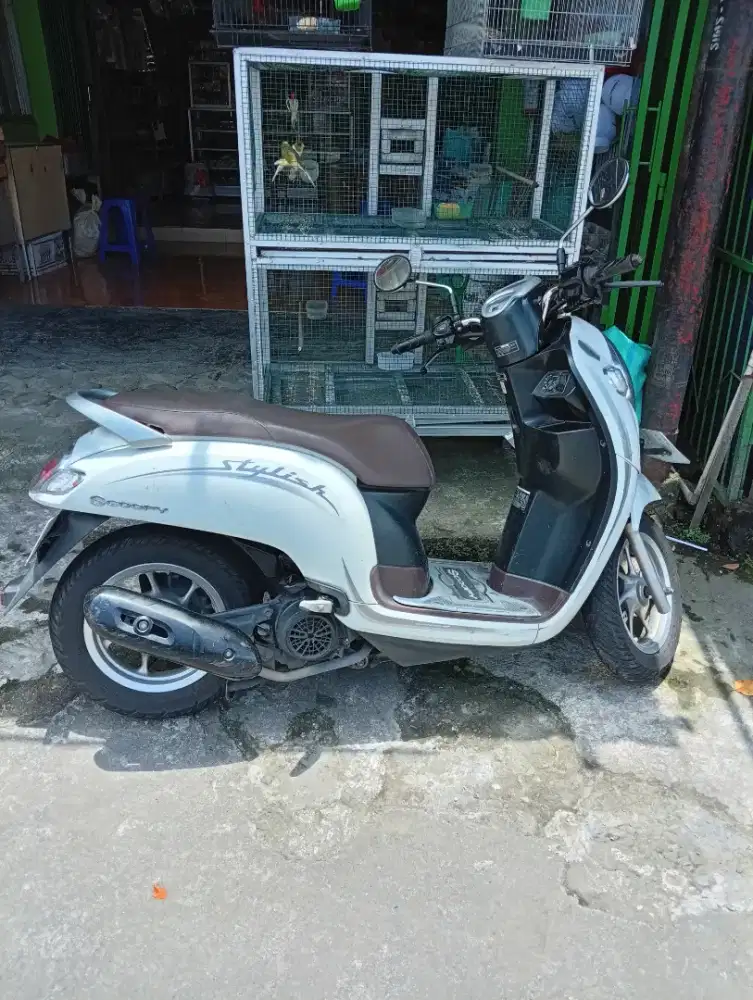 Di jual honda scoopy 2020