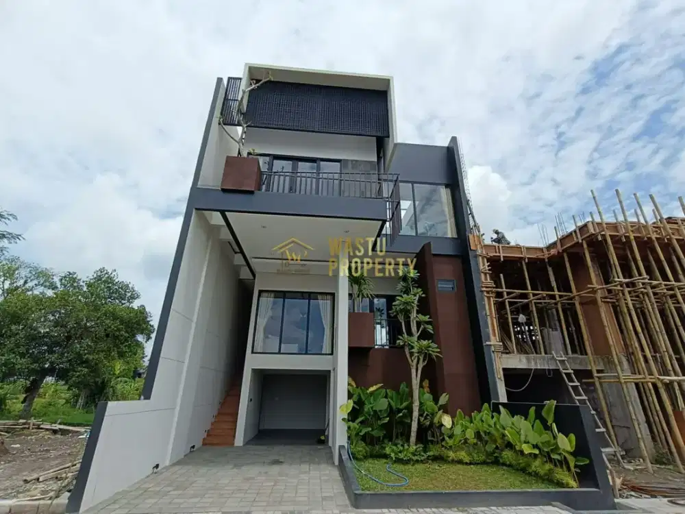 VILLA 3 LANTAI DI SARIHARJO PALAGAN NGAGLIK, VIEW GUNUNG & SAWAH