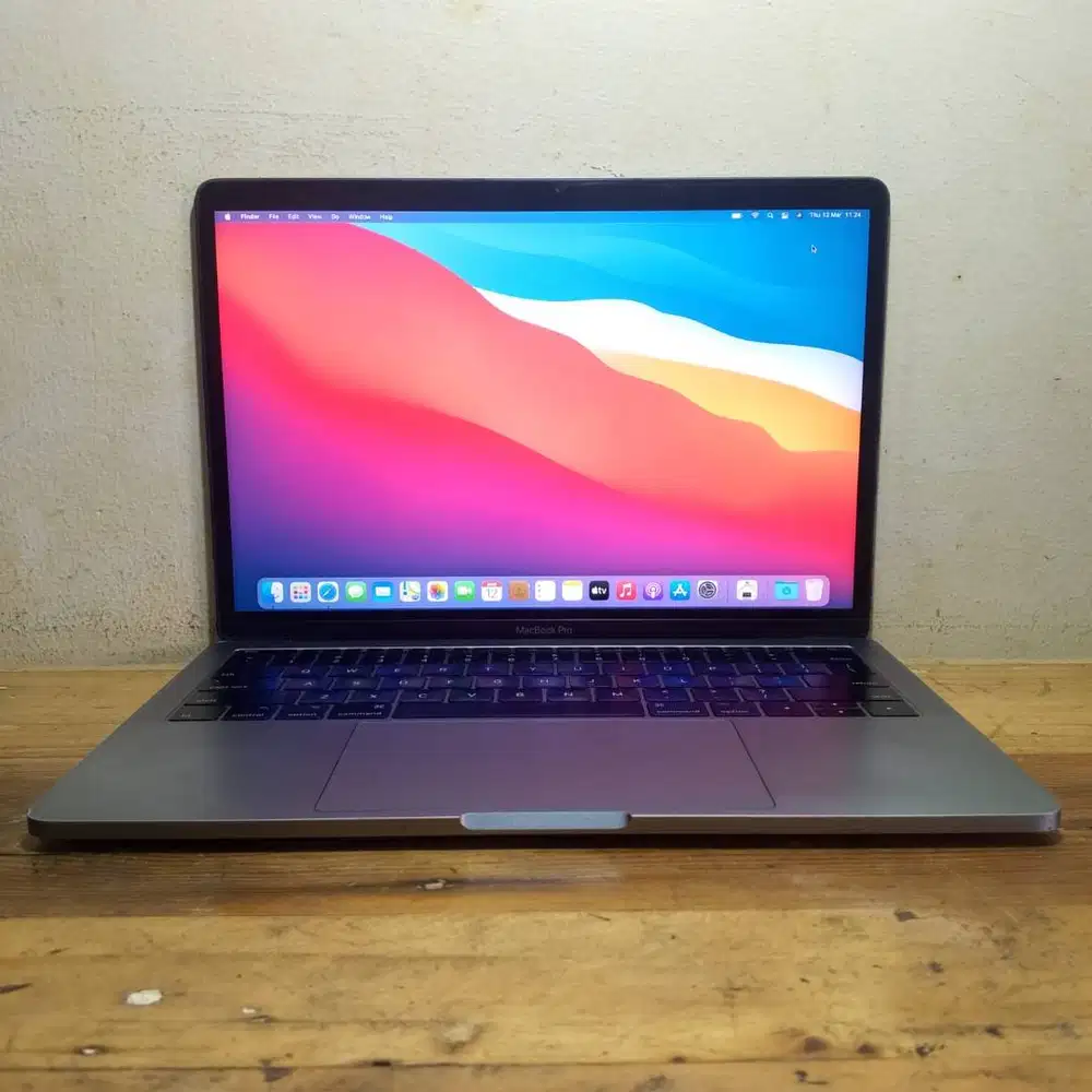 Macbook Pro 13 2017 core i5 Ram 8 GB SSD 128 GB Backlight Keyboard