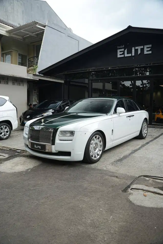 NIK 2013 Rolls-Royce Ghost Series I Bespoke Two-Tone