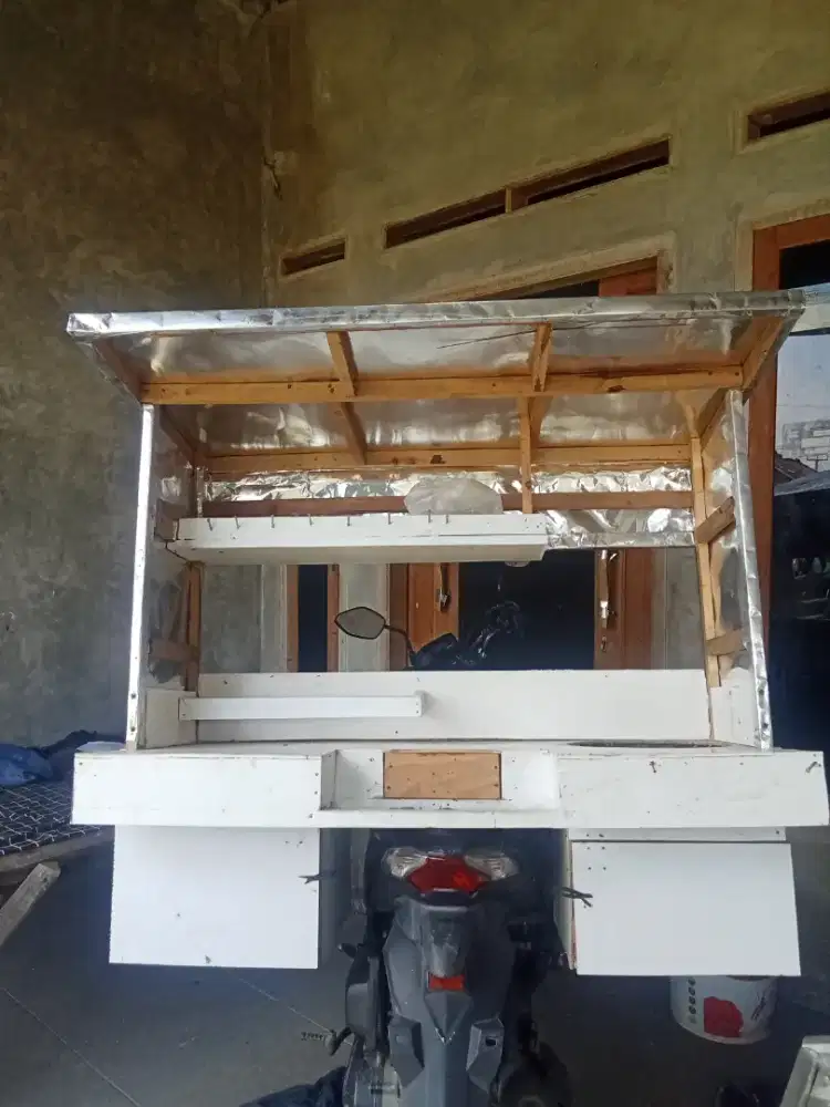 Gerobak motor jualan ketupat sayur