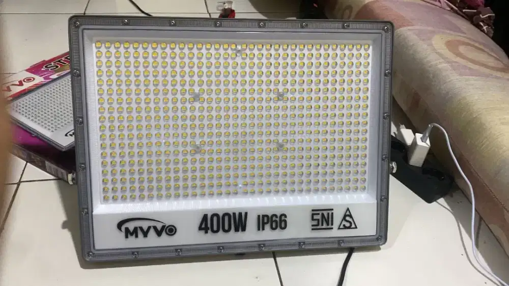 Lampu sorot stellar 400w