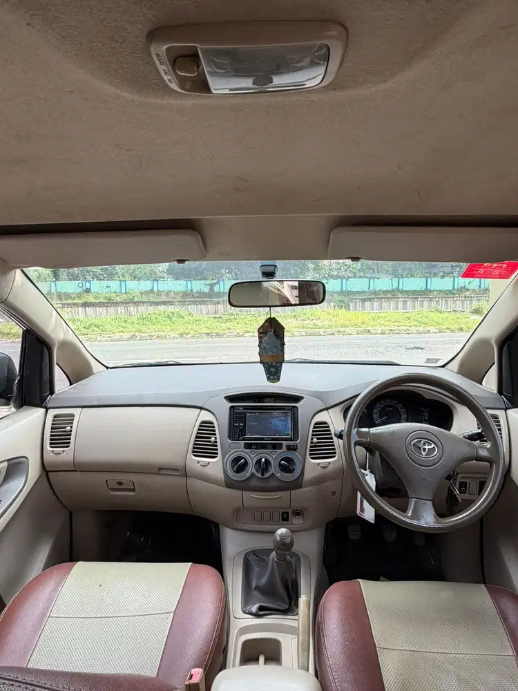 Toyota Kijang Innova 2005 Bensin