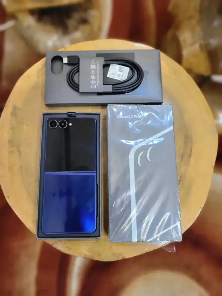 SAMSUNG Z FLIP 7 12/256GB LIKE NEW