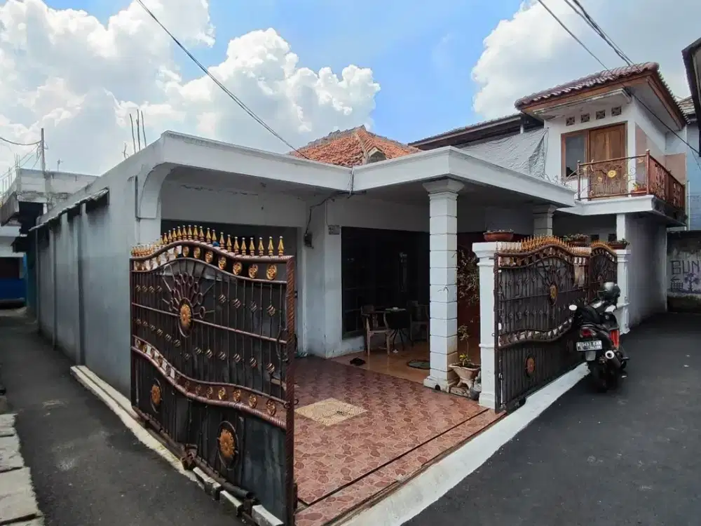 DIJUAL MURAH RUMAH AREA KAMPUS COCOK JADI RUMAH KOST di PASAR REBO JAKARTA TIMUR