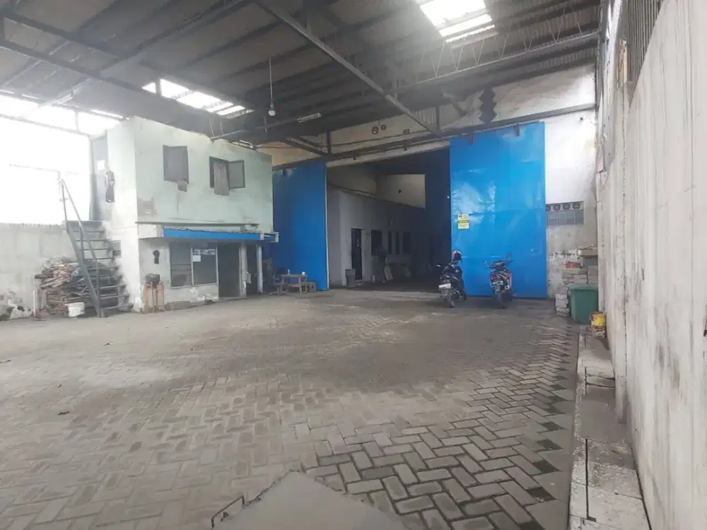 Dijual Gudang Margomulyo Permai 608 m2 jalan utama dekat raya