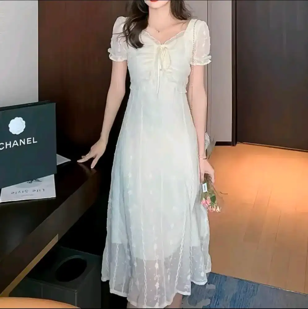 dress midi cream lengan pendek