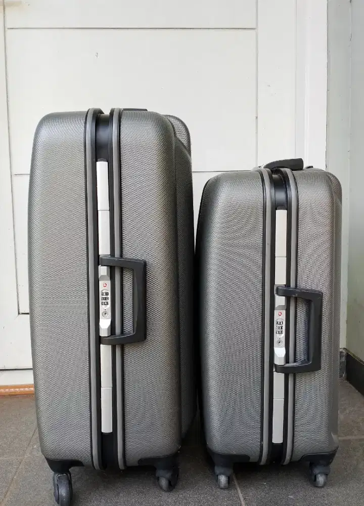 Koper President (Like New)
Sepasang 2 pcs, ukuran 20 dan 24.