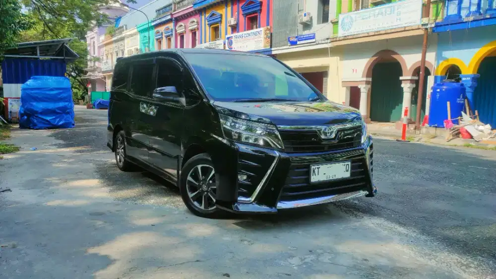 Toyota Voxy tahun 2018 pemakaian 2019