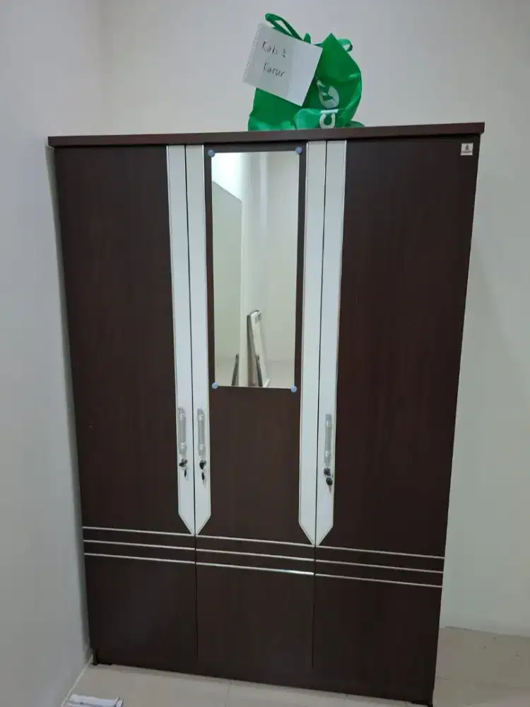 Lemari kayu 3 pintu