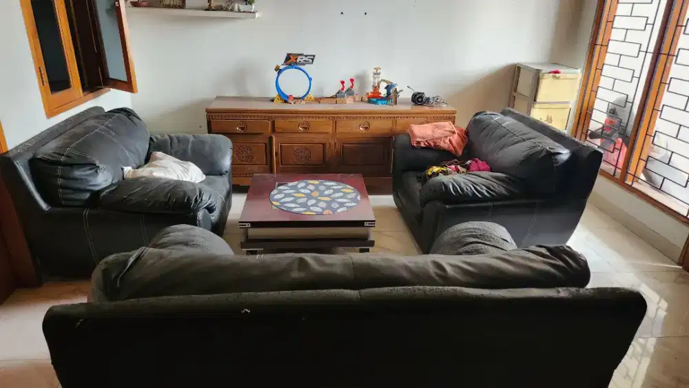 1 SET SOFA TAMU - BAHAN KULIT