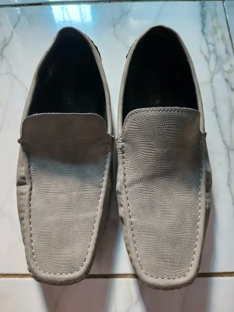 Sepatu Pria Kenneth Cole size 43