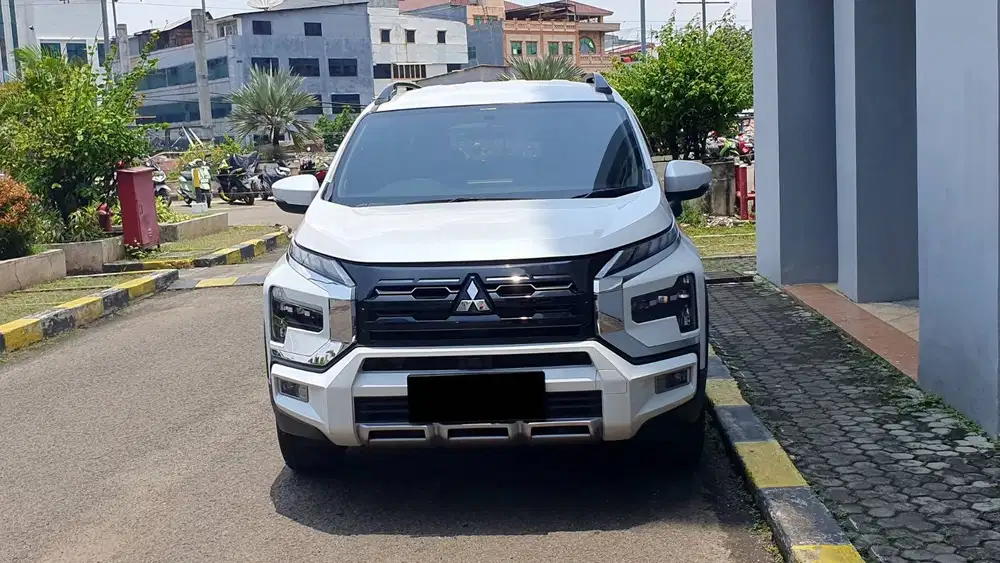 Mitsubishi Xpander Cross Premium Plus 1.5 CVT 2023 Like New Garansi