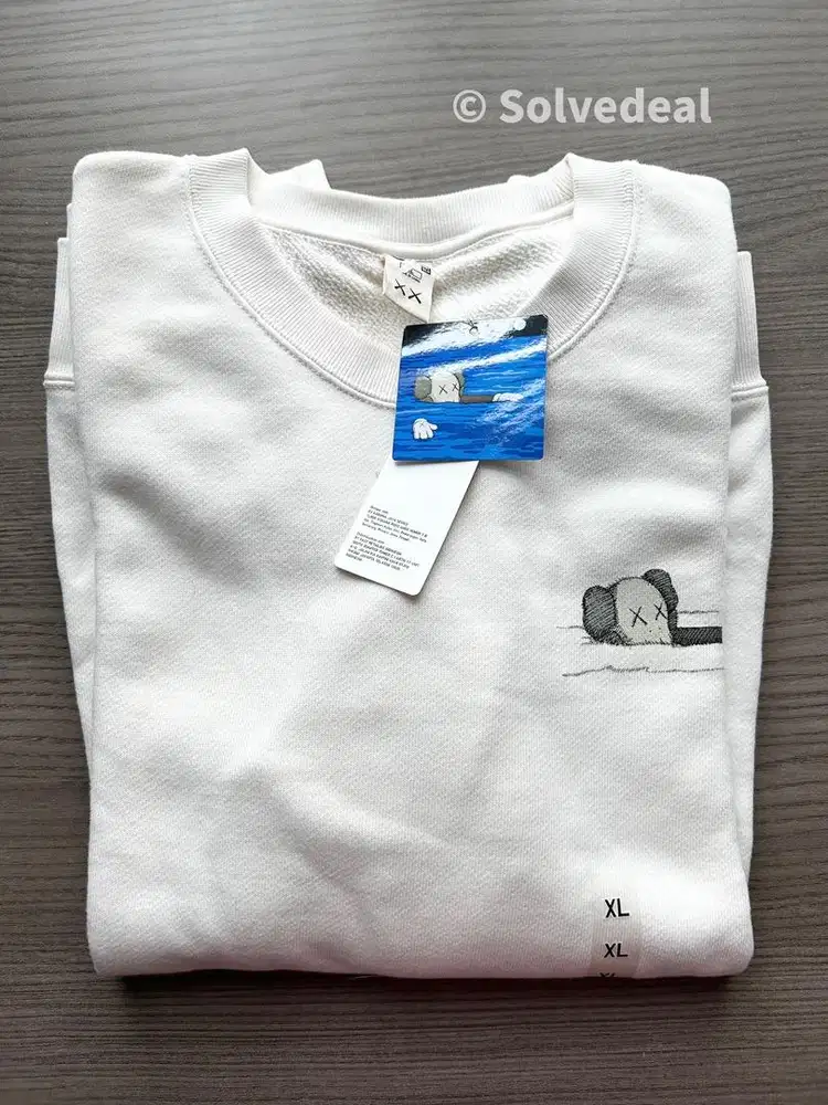 Uniqlo Kaws Longsleeve Sweatshirt Original Kolektor Item Size XL Baru