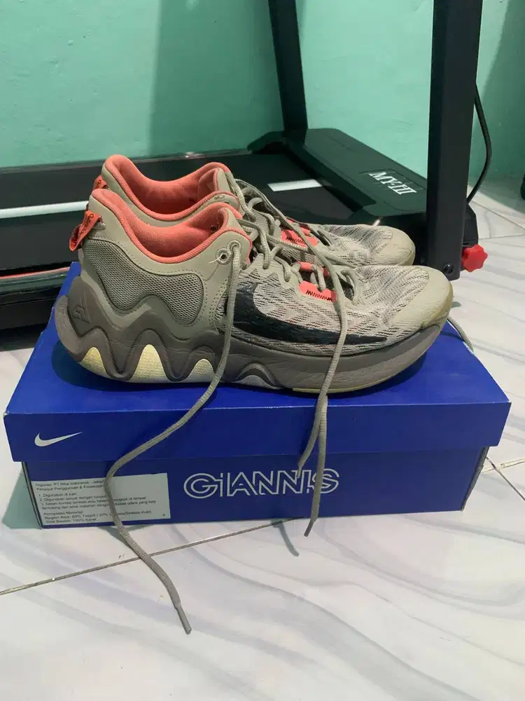 Nike Giannis Immortality 2 Cobblestone Uk.44  Abu-Abu