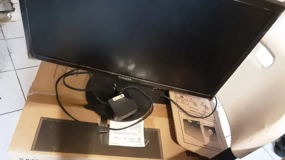 Samsung LED Monitor 22 inchi VGA + HDMi Input, SF350, BEKAS