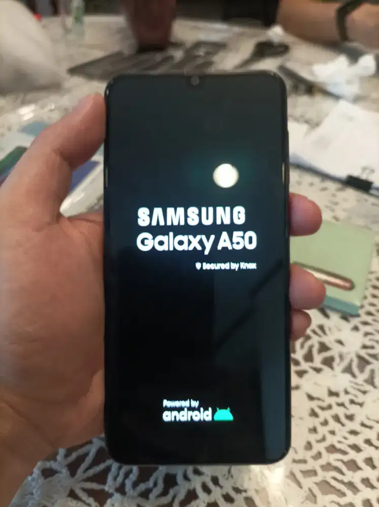 HP bekas, hidup, terawat A50 bonus cover karet+earphone lengkap.