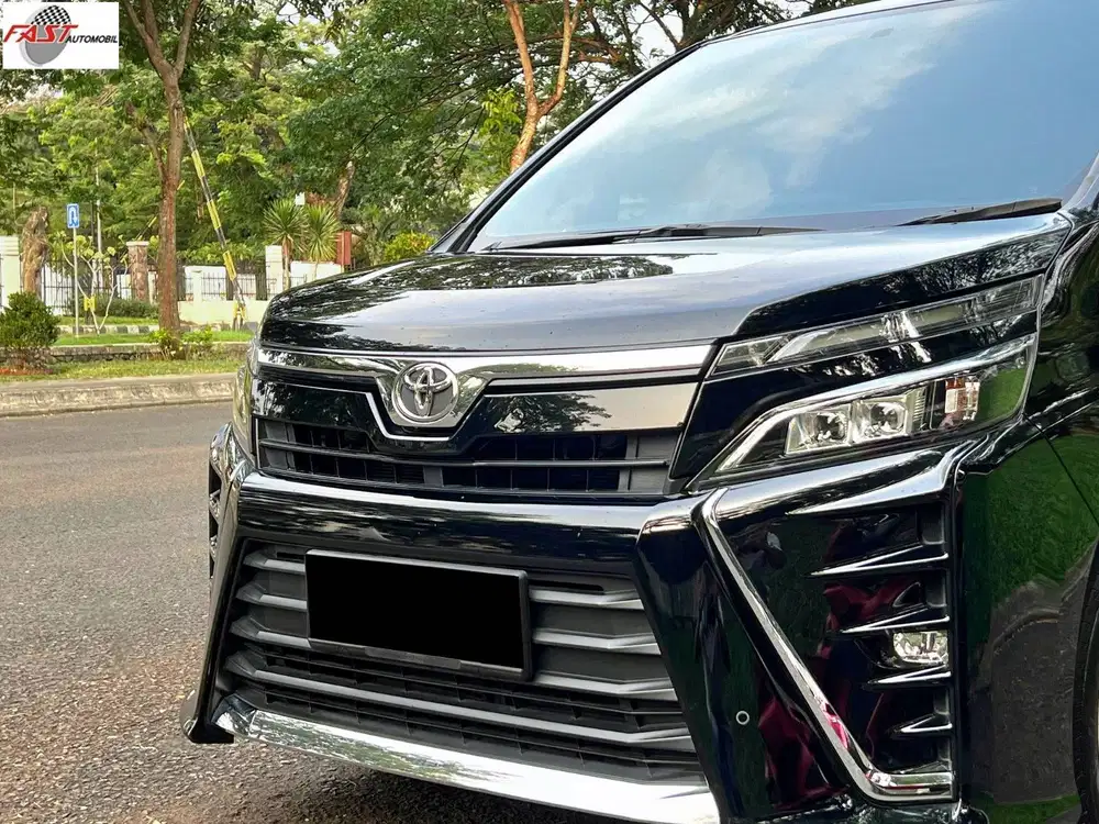 TOYOTA VOXY 2018 2.0 AT PANORAMIC KM.76RB RECORD & PAJAK PANJANG