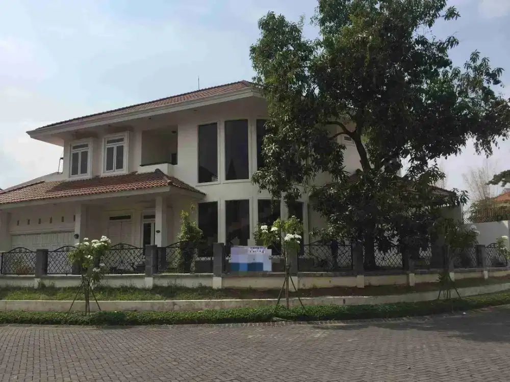 DIJUAL RUMAH BUKIT DARMO GOLF 2 LANTAI LUAS 600AN DEKAT GRAHA FAMILI