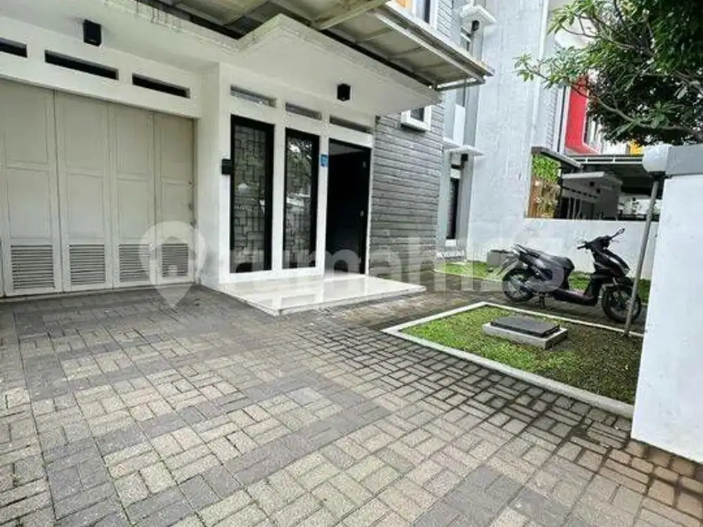 Rumah bagus 2 lantai di batununggal indah