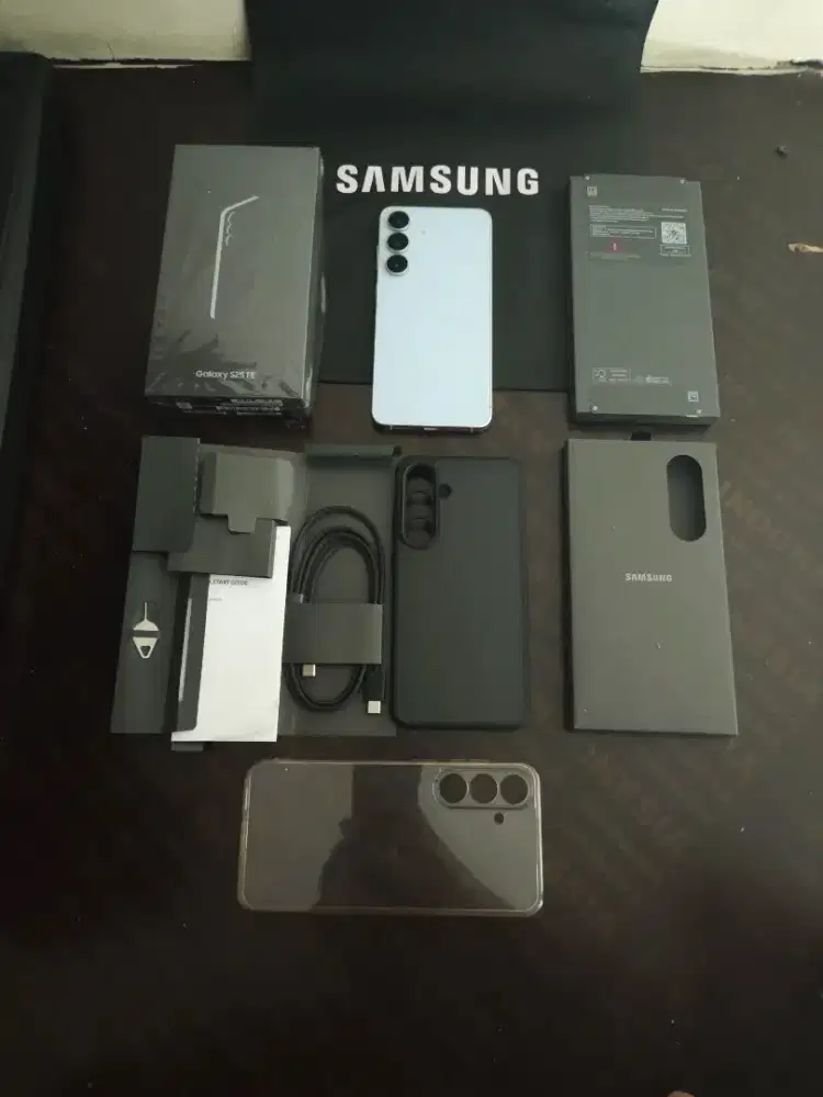 Samsung S25 FE 256gb SEIN Resmi Garansi on Desember 2026 mulus