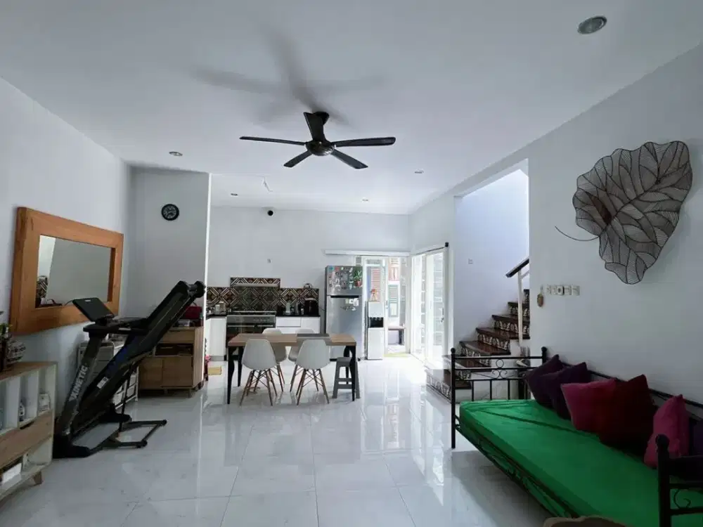 DIJUAL RUMAH BAGUS FULL FURNISHED DALAM KOMPLEK STRATEGIS di BABATAN WIYUNG KOTA SURABAYA