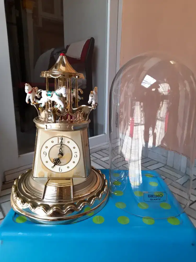 Jam meja Seiko quartz  komedi putar