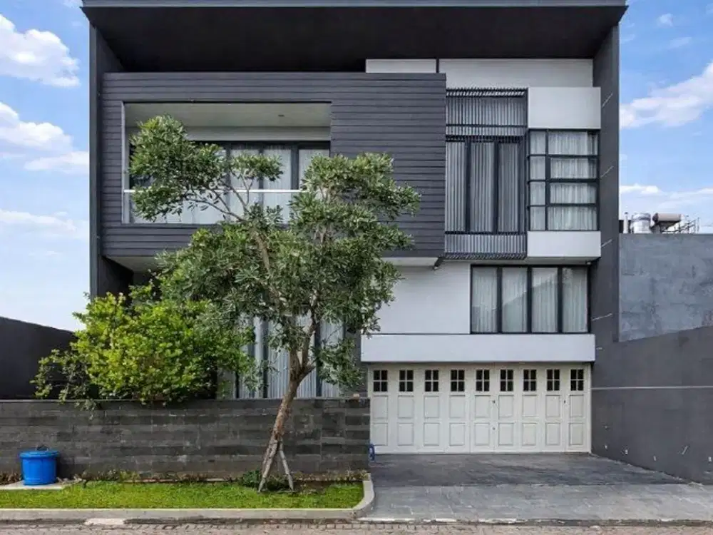 Rumah Waterfront, Citraland Strategis • Siap Huni • Row 3 Mobil