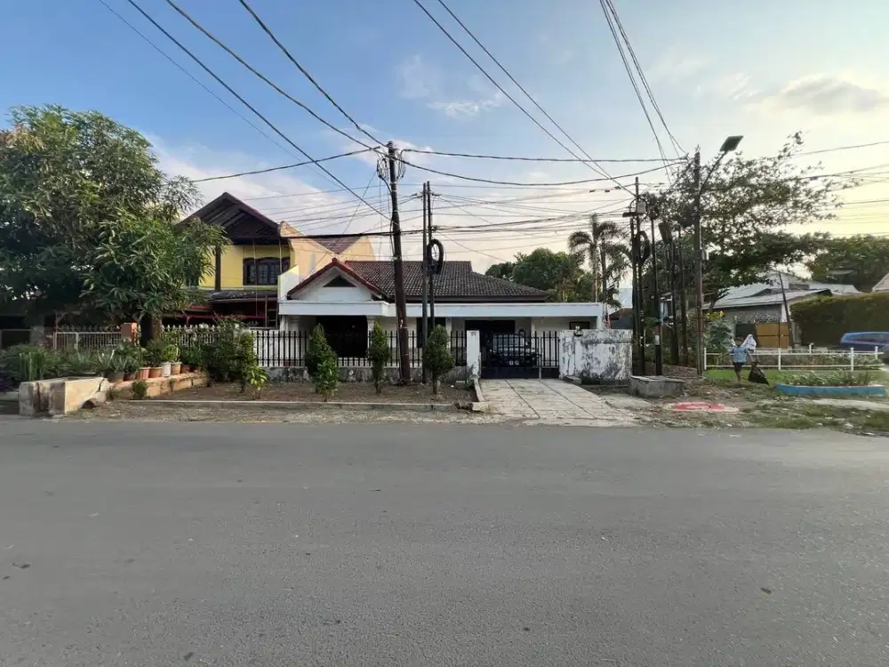 Dijual Rumah Pinggir Jalan Raya Komplek Jalan Lebar Pondok Bambu Jakarta Timur