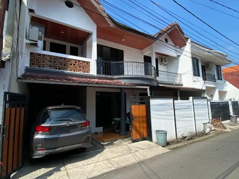 RUMAH BAGUS TANAH LUAS LOKASI STRATEGIS di KALIBATA JAKARTA SELATAN