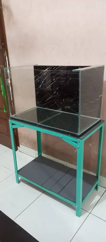 Aquarium dan meja besi