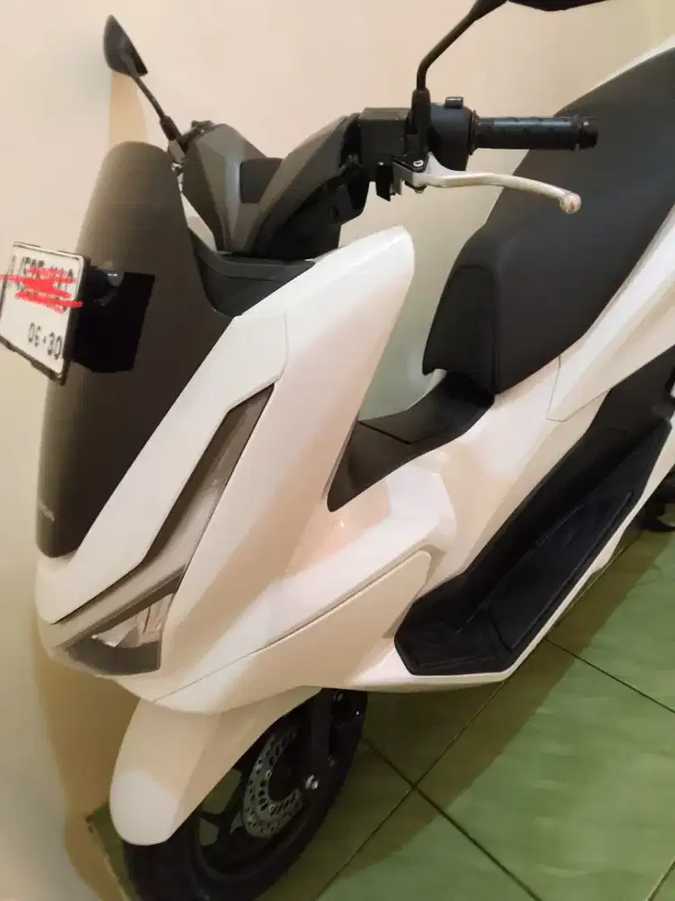 Honda PCX 160 putih cbs