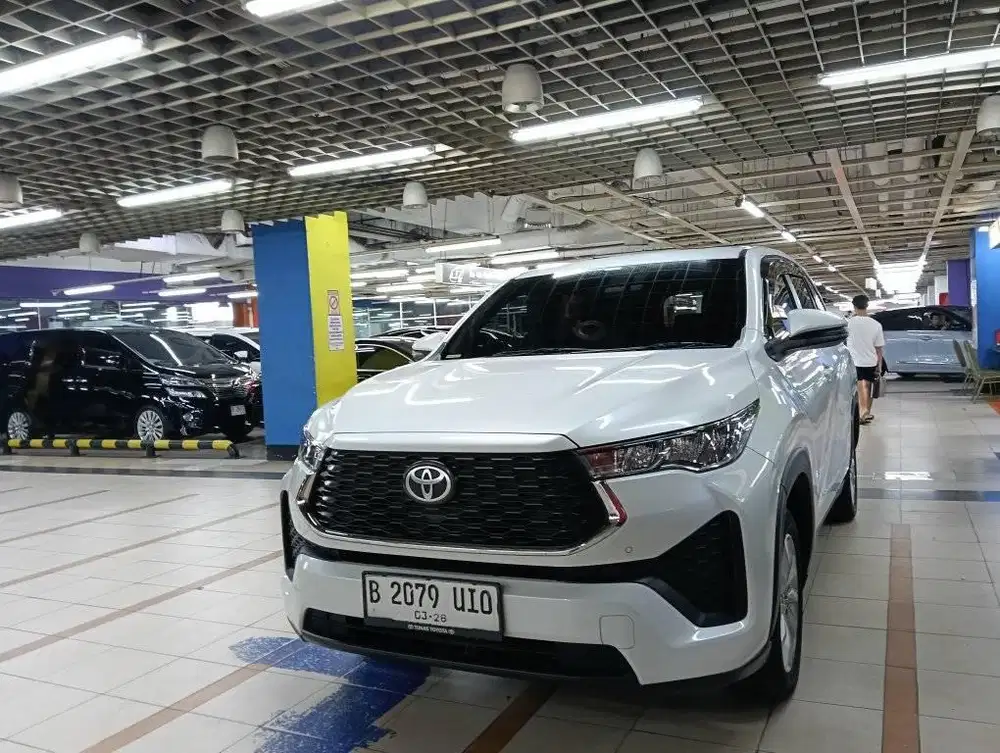 Toyota Innova Zenix V Lux Automatic 2023