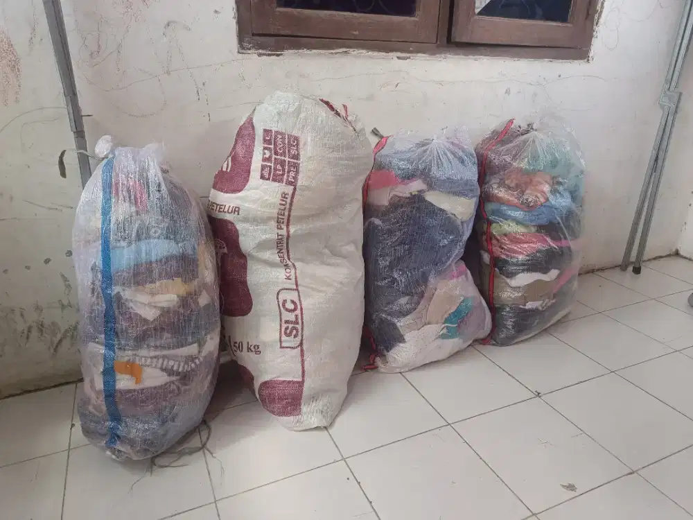 BAJU CELANA GRATIS TIDAK UNTUK DIJUAL KEMBALI