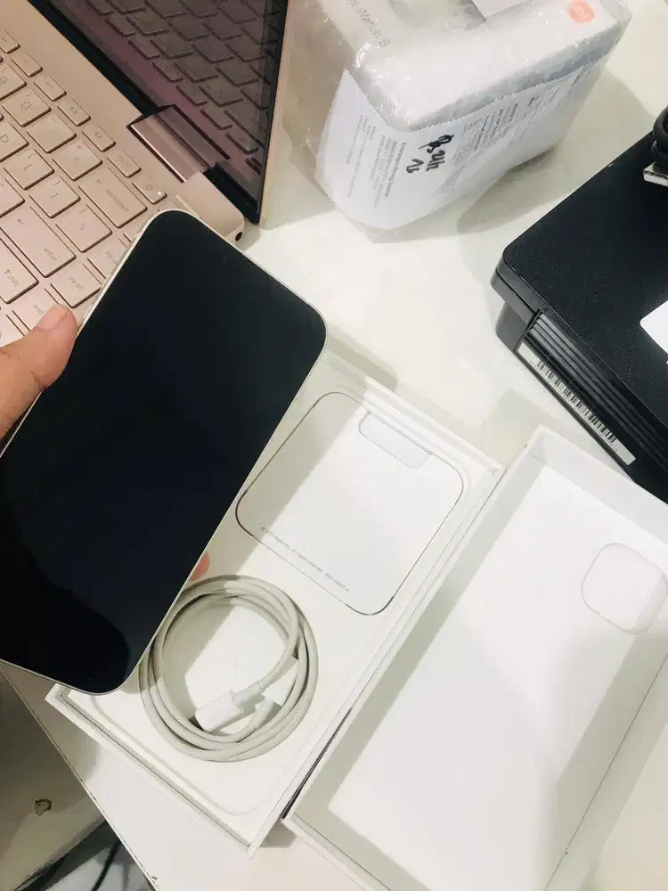 Apple Iphone 13 128 GB Fullset