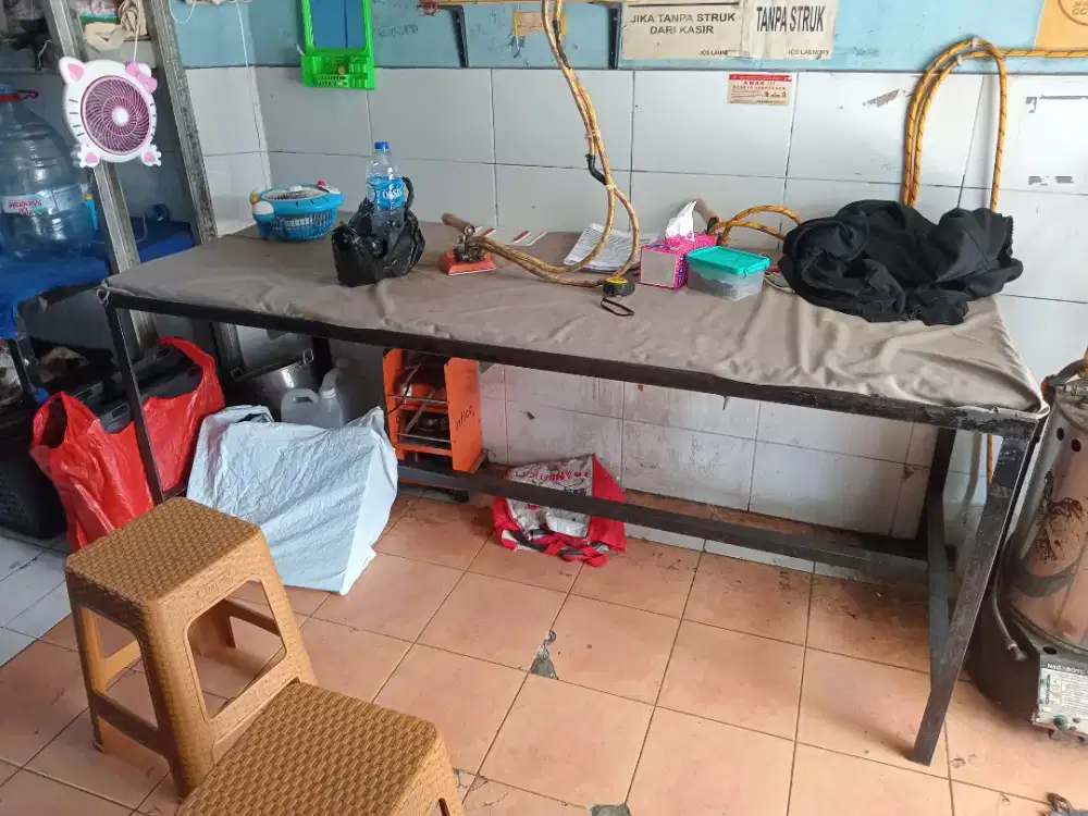 Meja setrika uap buat laundry