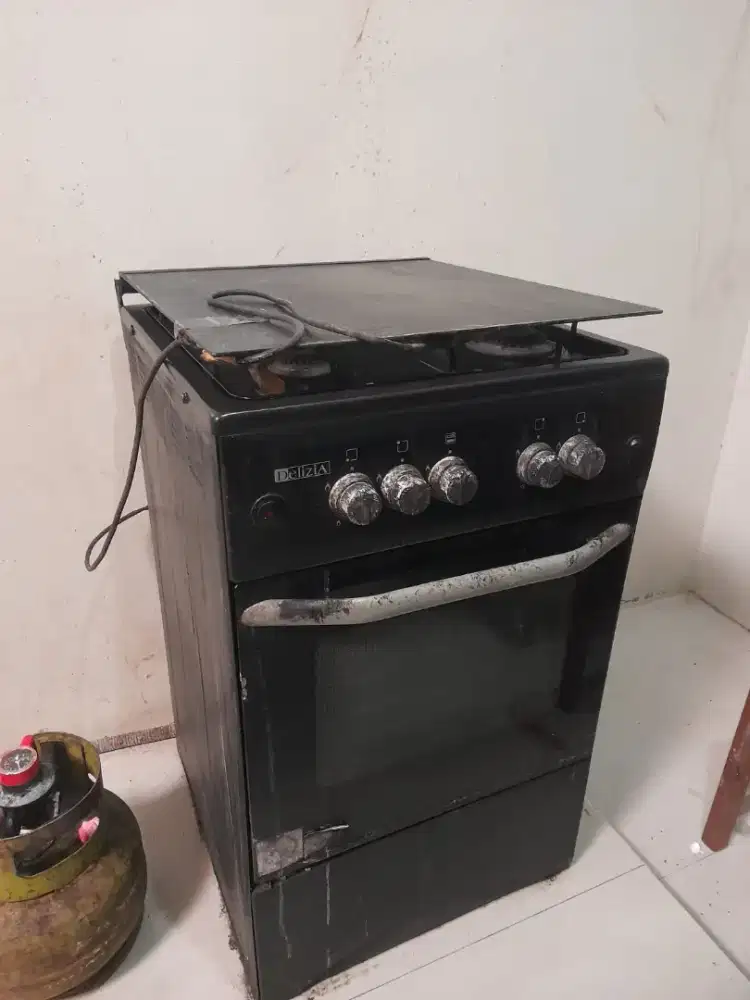 Kompor 4 tungku plus oven bawah